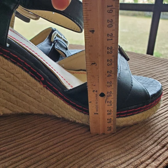 Women's open toe platform ankle strap open toe wedge sandals. Size 11. - Picture 12 of 15